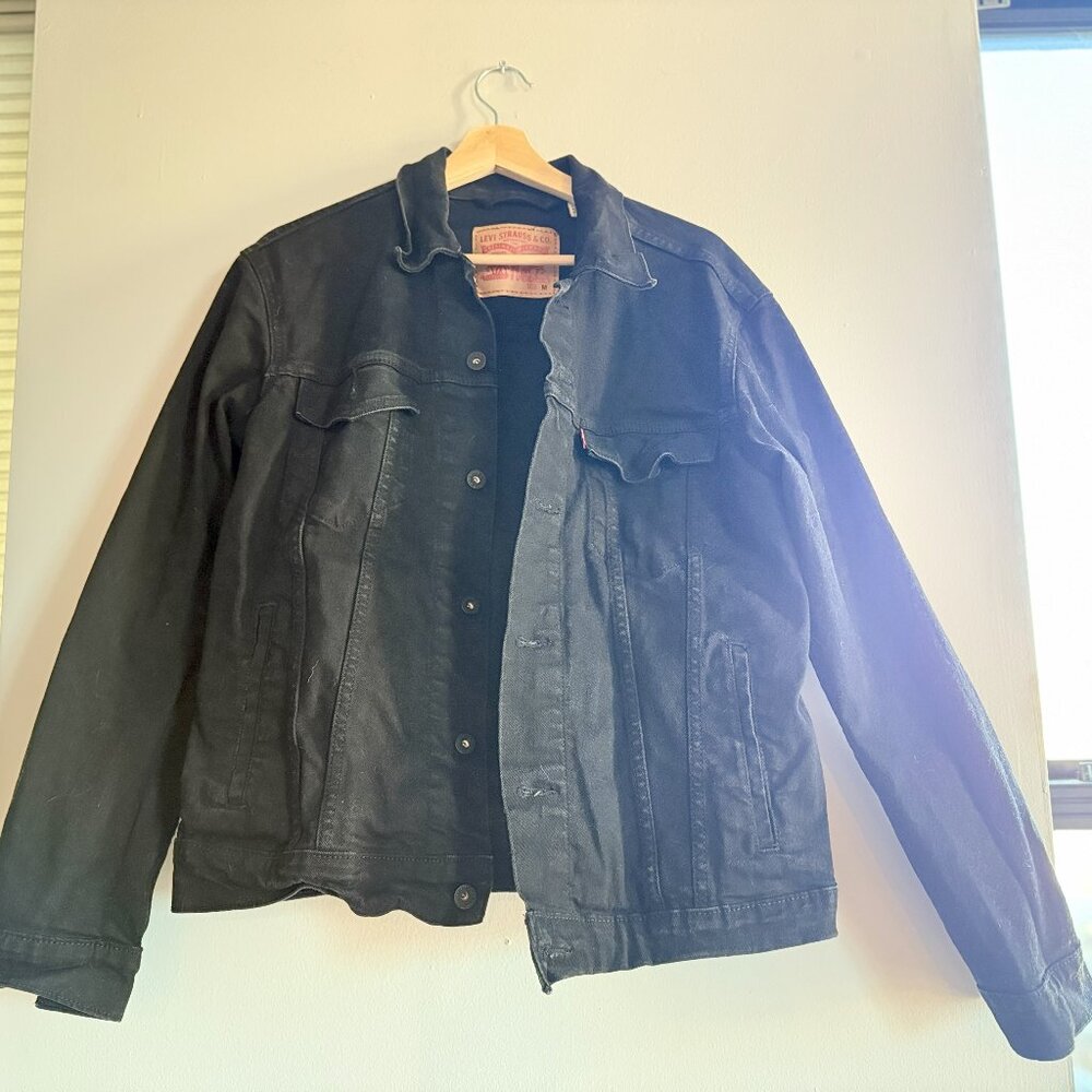 Levi’s Black Denim Trucker Jacket – Size M